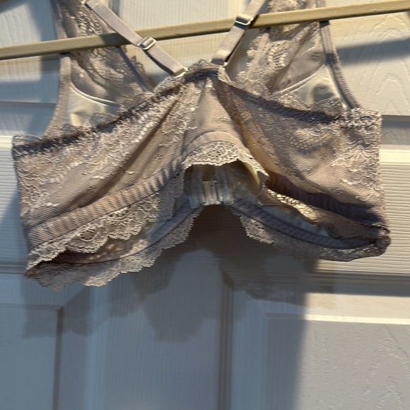 Spanx Undie-Tectable Lace Front Close Bralette S Light Gray - Picture 6 of 8